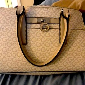 Guess hand bag 100% real